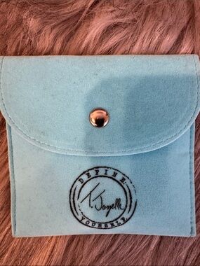 T Jayelle Bracelet with Velvet Jewelry Pouch